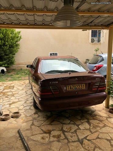 Mercedes-Benz E 220: 2.2 l. | 2001 έ. Sedan — 3