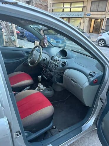 Toyota Yaris: 1 l | 2000 year MPV — 5