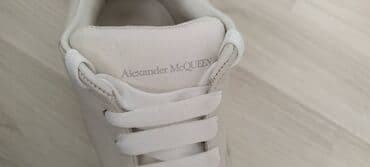 Γυναικεία είδη Υπόδησης: Alexander McQueen sneakers Δέρμα σε κρεμ, ολόγραφο. Μέγεθος πάτος — 5