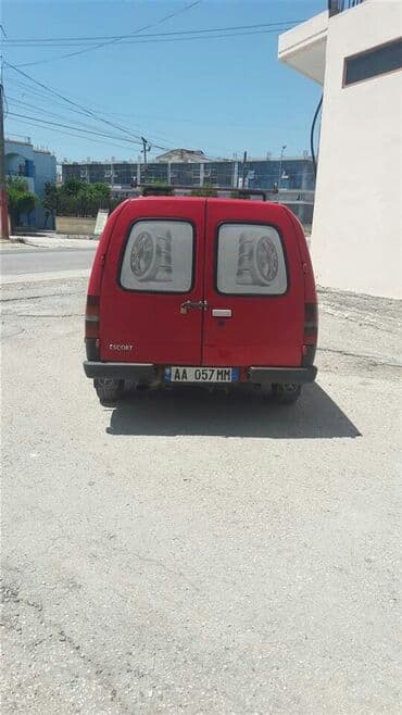 Transport: Ford Escort: 1.8 l | 2002 year 366000 km Van/Minivan — 2