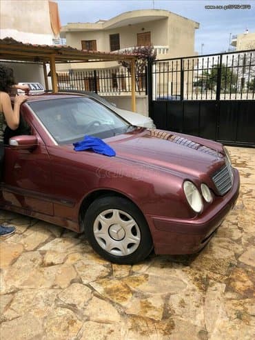 Mercedes-Benz E 220: 2.2 l. | 2001 έ. Sedan — 1