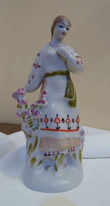 Home Decor: Μια όμορφη νεαρή Ουκρανή πήγε στον φράχτη. Πρέπει να περιμένει την — 1