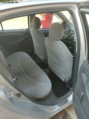 Sale cars: Toyota Yaris: 1 l | 2002 year Hatchback — 4