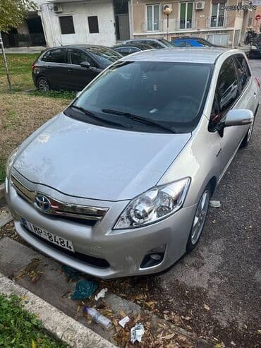 Transport: Toyota Auris: 1.8 l | 2011 year Hatchback — 6