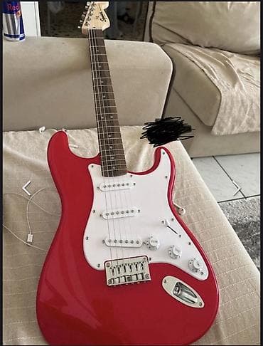 Κιθάρες: Selling this beautiful red Squier electric guitar in like-new — 2