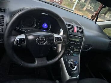 Transport: Toyota Auris: 1.8 l | 2011 year Hatchback — 10