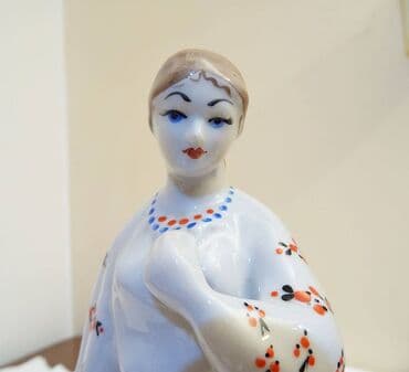 Home Decor: Μια όμορφη νεαρή Ουκρανή πήγε στον φράχτη. Πρέπει να περιμένει την — 6