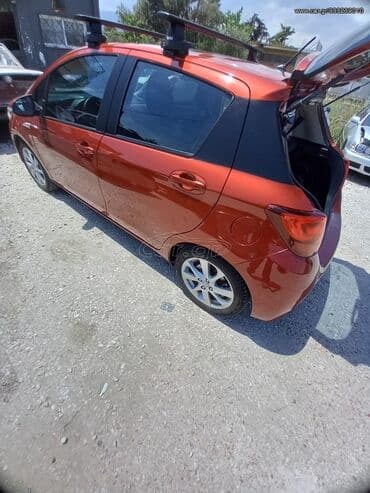 Toyota Yaris: 1.5 l | 2015 year Hatchback