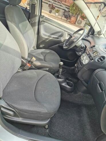 Jeep: Toyota Yaris: 1.4 l. | 2004 έ. Χάτσμπακ — 4