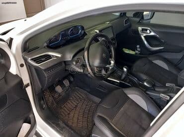 Transport: Peugeot 2008: 1.6 l | 2015 year 158000 km SUV/4x4 — 5