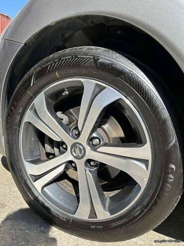 Transport: Nissan Pulsar: 1.5 l | 2016 year Hatchback — 5