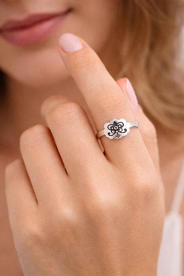 Ανοιγόμενο δαχτυλίδι από ασήμι 925 με σχέδιο τεχνοτροπίας νίελου
