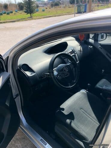 Μεταχειρισμένα Αυτοκίνητα: Toyota Yaris: 1.4 l. | 2006 έ. Χάτσμπακ — 8