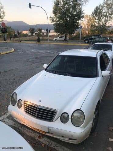 Used Cars: Mercedes-Benz E 220: 2.2 l | 2000 year Limousine — 2