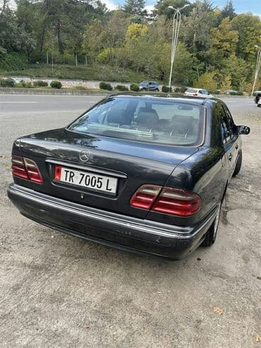 Sale cars: Mercedes-Benz E 220: 2.2 l | 2002 year Limousine — 2