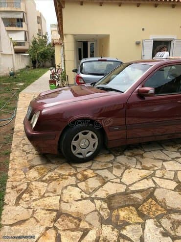 Mercedes-Benz E 220: 2.2 l. | 2001 έ. Sedan — 2