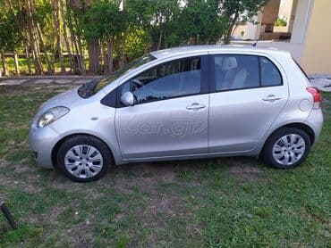 Μεταχειρισμένα Αυτοκίνητα: Toyota Yaris: 1.3 l. | 2011 έ. Χάτσμπακ — 4