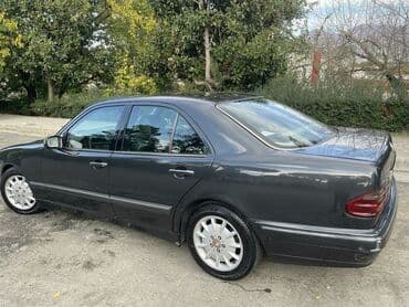 Sale cars: Mercedes-Benz E 220: 2.2 l | 2002 year Limousine — 4