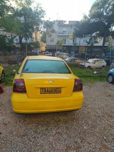 Transport: Toyota Avensis: 2 l | 2004 year Sedan — 1