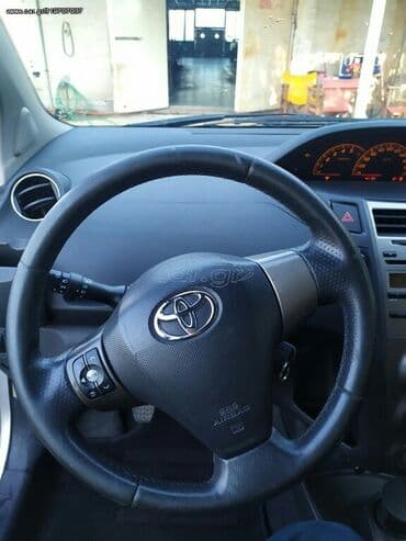 Μεταχειρισμένα Αυτοκίνητα: Toyota Yaris: 1.3 l. | 2011 έ. Χάτσμπακ — 6