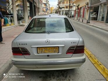 Mercedes-Benz E 220: 2.2 l. | 2000 έ. Sedan
