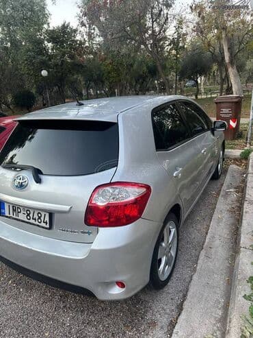 Transport: Toyota Auris: 1.8 l | 2011 year Hatchback — 2