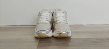 Γυναικεία είδη Υπόδησης: Alexander McQueen sneakers Δέρμα σε κρεμ, ολόγραφο. Μέγεθος πάτος — 3