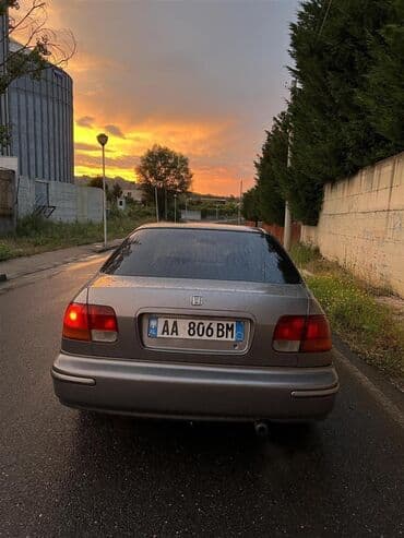 Transport: Honda Civic: 2 l | 2000 year Hatchback — 1