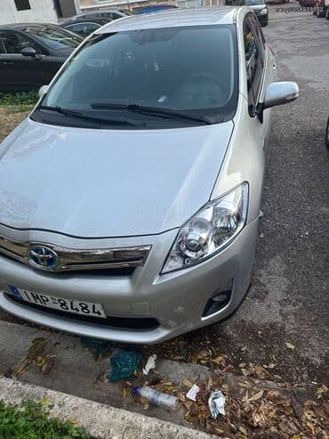 Transport: Toyota Auris: 1.8 l | 2011 year Hatchback — 5