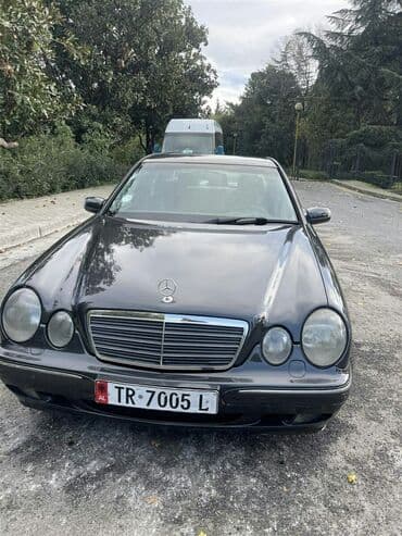 Sale cars: Mercedes-Benz E 220: 2.2 l | 2002 year Limousine — 1
