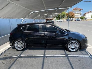 Opel Astra: 1.6 l. | 2010 έ. 48500 km. Λιμουζίνα — 2