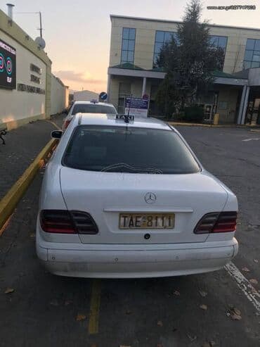 Used Cars: Mercedes-Benz E 220: 2.2 l | 2000 year Limousine — 1