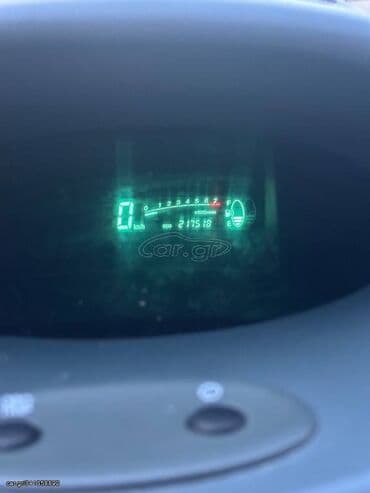 Toyota Yaris: 1 l | 2000 year MPV — 4