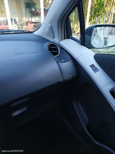 Μεταχειρισμένα Αυτοκίνητα: Toyota Yaris: 1.3 l. | 2011 έ. Χάτσμπακ — 7