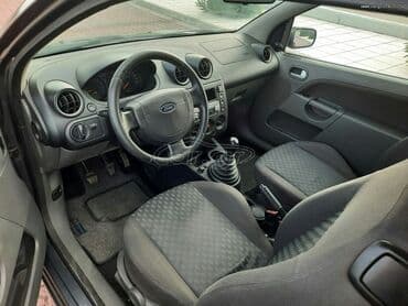 Transport: Ford Fiesta: 1.4 l | 2003 year 335817 km Hatchback — 6