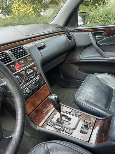 Sale cars: Mercedes-Benz E 220: 2.2 l | 2002 year Limousine — 7
