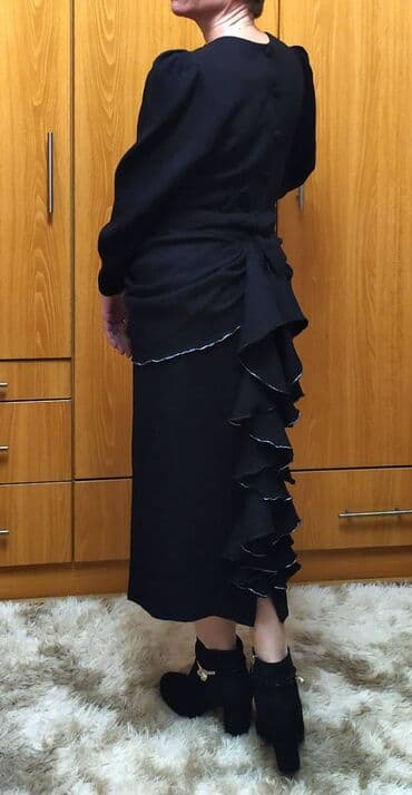 Αυτό το φόρεμα είναι μέγεθος S. Είναι φτιαγμένο σε vintage στυλ. Είναι at lalafo.gr Αυτό το φόρεμα είναι μέγεθος S. Είναι φτιαγμένο σε vintage στυλ. Είναι