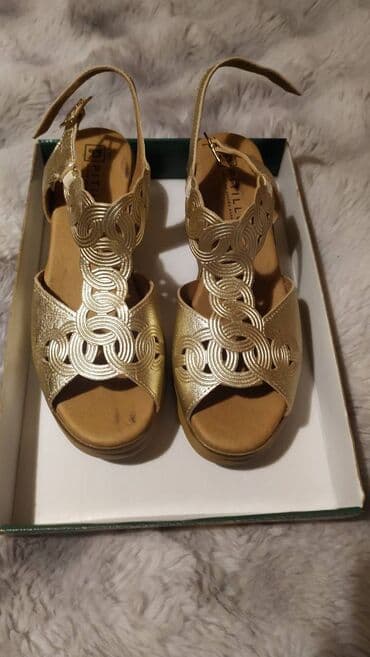 Σανδάλια.
Πολύ άνετα και μαλακά. Μέγεθος 38 at lalafo.gr Σανδάλια.
Πολύ άνετα και μαλακά. Μέγεθος 38
